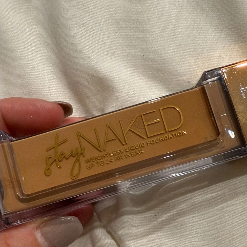 Stay Naked Liquid Foundation - Gold
